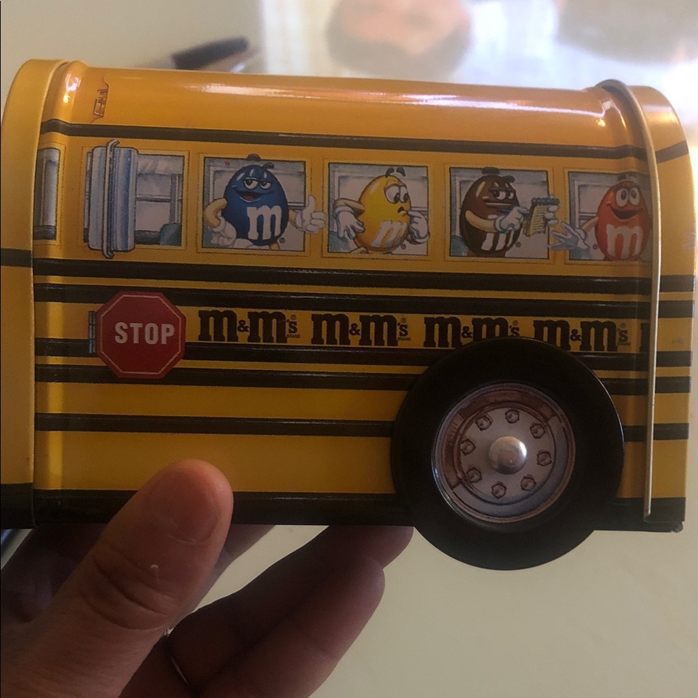 M&M'S Yellow Toy Bus with Characters - Picture 7 of 12